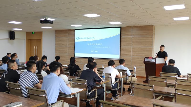 教师资格证教材和报班哪个好
